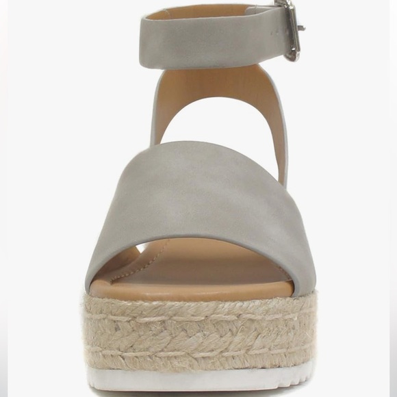 Soda Platform Sandals - Picture 4 of 10